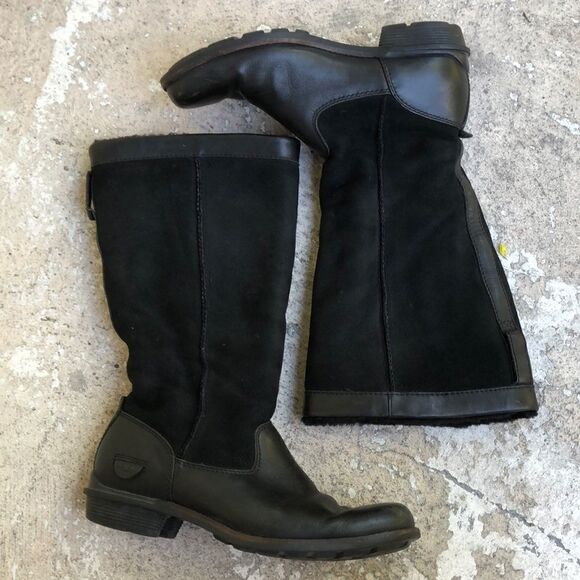 Uggs   - Picture 1 of 5